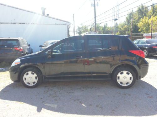 2009 nissan versa hactback   ...salvage  title   ..low miles