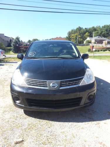 2009 Nissan Versa hactback   ...Salvage  title   ..Low miles, image 2