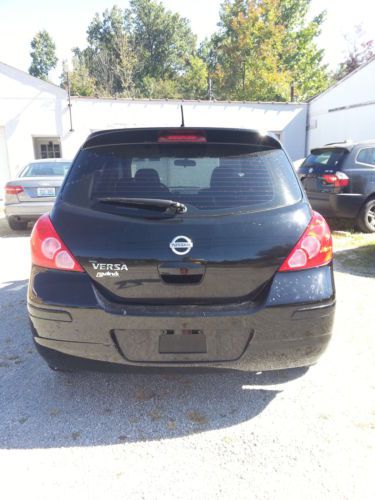 2009 Nissan Versa hactback   ...Salvage  title   ..Low miles, image 3