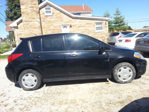 2009 Nissan Versa hactback   ...Salvage  title   ..Low miles, image 4