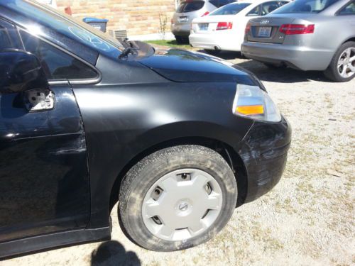 2009 Nissan Versa hactback   ...Salvage  title   ..Low miles, image 5
