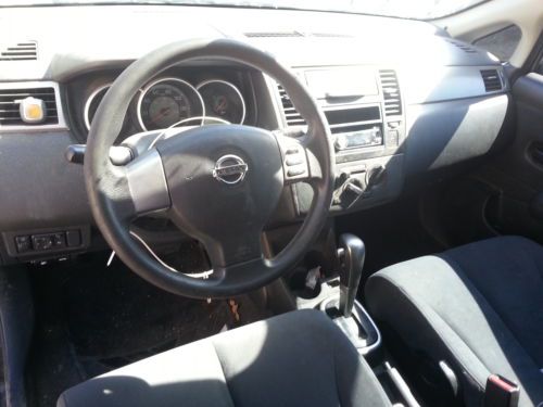 2009 Nissan Versa hactback   ...Salvage  title   ..Low miles, image 9