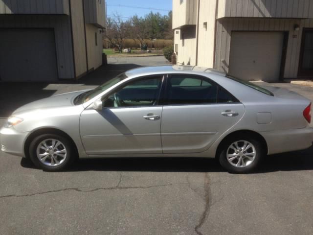 Toyota camry le sedan 4-door
