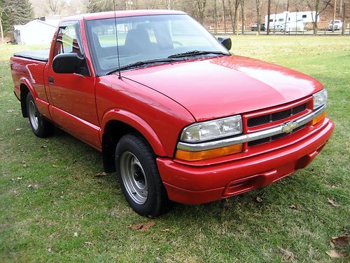 2000 chevrolet s10 base standard cab pickup 2-door 2.2l