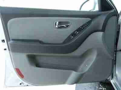 Front Wheel Drive 34 MPG Stereo with Aux USB Port Used Cars Greater Kansas City, image 5