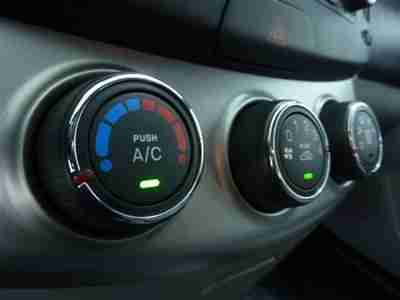 Front Wheel Drive 34 MPG Stereo with Aux USB Port Used Cars Greater Kansas City, image 17