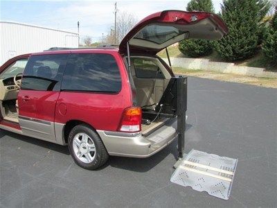 2003 03 sel handicap accessible power rear wheelchair lift loaded red