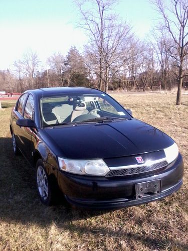 Clean nice running 03 saturn ion auto moonroof 4cyl reat mpg !!