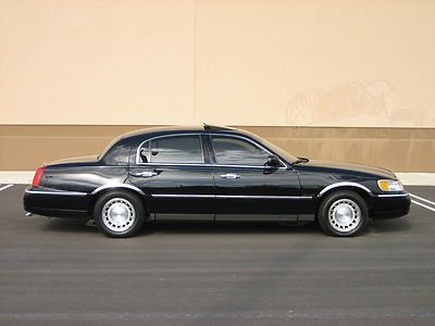2000 lincoln town car executive original low 49k miles non smoker no reserve!!!