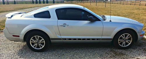 2005 ford mustang base coupe 2-door 4.0l