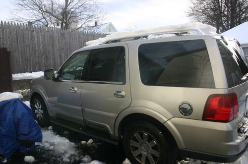 2003 lincoln navigator  leather moonroof all power       4x4