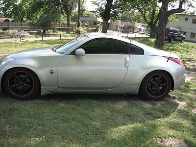 2004 nissan 350z nice car