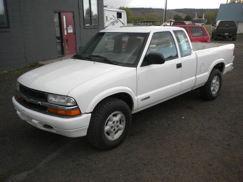 2001 chevrolet s10 ls ext. cab 4x4 5 speed 94k miles no reserve