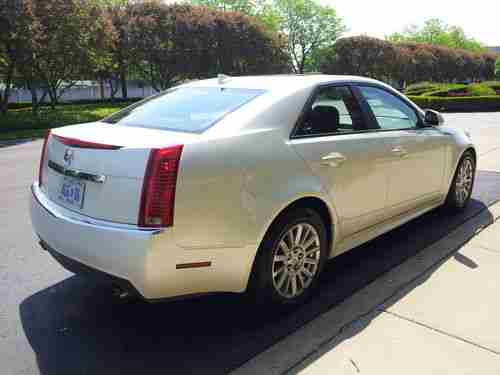 2010 Cadillac CTS Luxury Sedan 4-Door 3.0L, image 5