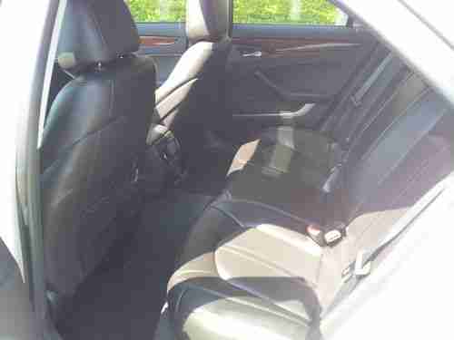 2010 Cadillac CTS Luxury Sedan 4-Door 3.0L, image 17