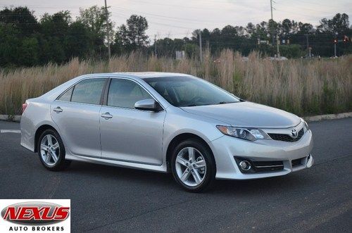 2012 toyota camry se leather navigation sunroof loaded 6k miles autocheck 93!!!!