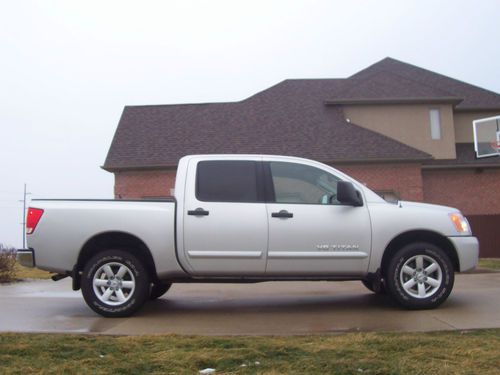 2010 nissan titan-4x4- se crew cab pickup 4-door 5.6l-one owner-clean!-warranty!