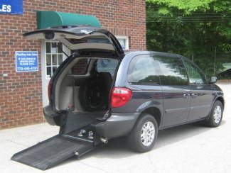 2007 blue se! handicap wheelchair mobility van.