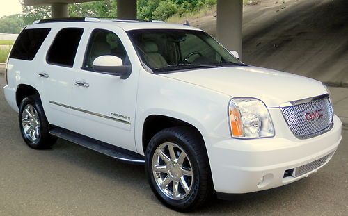 2009 denali awd sunroof nav dvd htd/cool lthr 3rd row 43k finance &amp; warranty