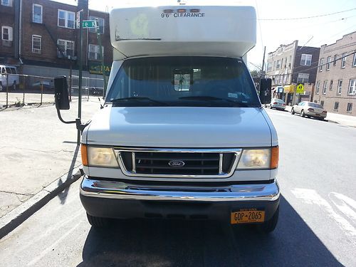 2005 Ford e350 12 passenger van #3