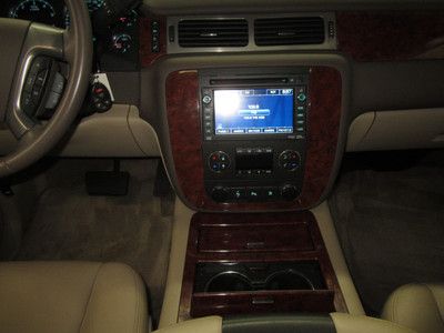 2011 White Chevrolet Tahoe LTZ 4x4 - 1 owner -  Leather DVD - 40k, US $42,900.00, image 4