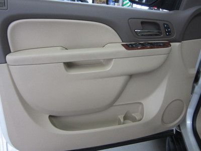 2011 White Chevrolet Tahoe LTZ 4x4 - 1 owner -  Leather DVD - 40k, US $42,900.00, image 11