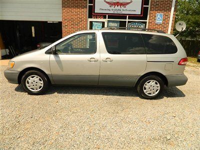 2001 toyota sienna in excellent condition