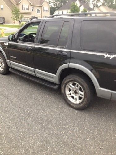 2002 ford explorer xlt black 4 door