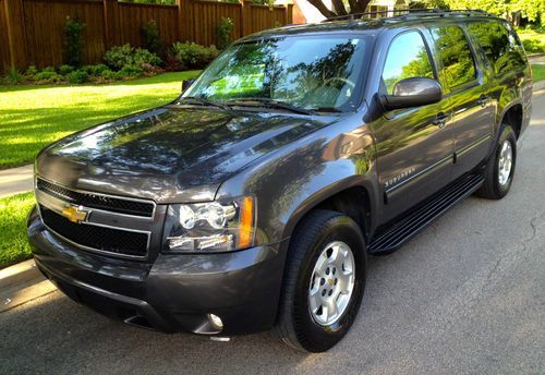 2010 Chevrolet Suburban 1500 LT Sport Utility 4-Door 5.3L, image 2