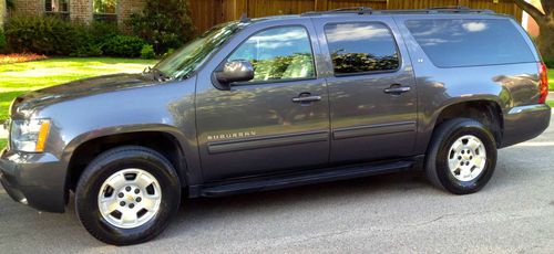 2010 Chevrolet Suburban 1500 LT Sport Utility 4-Door 5.3L, image 3