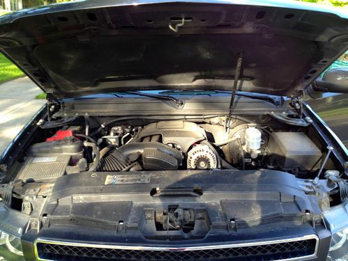 2010 Chevrolet Suburban 1500 LT Sport Utility 4-Door 5.3L, image 8