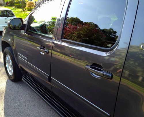 2010 Chevrolet Suburban 1500 LT Sport Utility 4-Door 5.3L, image 9