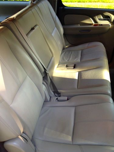 2010 Chevrolet Suburban 1500 LT Sport Utility 4-Door 5.3L, image 11