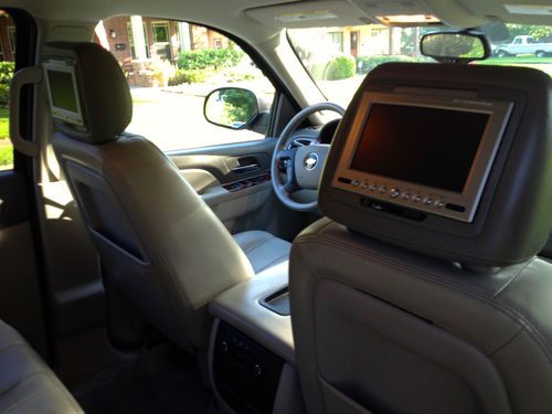 2010 Chevrolet Suburban 1500 LT Sport Utility 4-Door 5.3L, image 15