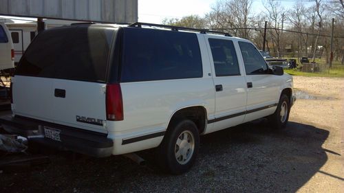 1999 white chevrolet suburban