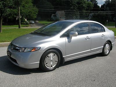 2006 06 hybrid civic  loaded no reserve non smoker clean runs great 1 owner