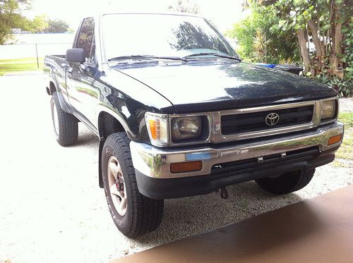 1993 toyota pickup 4x4 22re 5 speed black regular cab