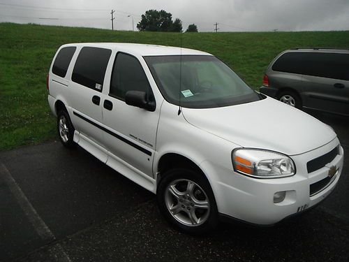 06 chevrolet uplander  handicap van wheel chair ramp 79000 miles