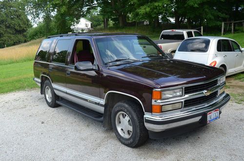 Very clean garage kept 2wd chevy tahoe 5.7 liter nice tires 84,000 miles