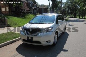 2011 toyota sienna limited white