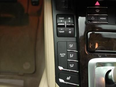 13 Brown AWD SUV 3.0L 4-Wheel ABS 4-Wheel Disc Brakes 8-Speed A/T A/C Alarm, image 39