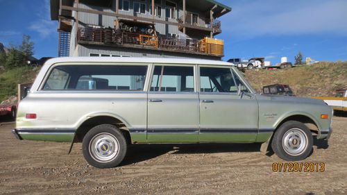 1970 chevrolet suburban - excellent condition