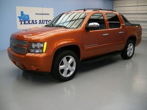 We finance!!!  2008 chevrolet avalanche ltz auto roof nav tv rcamera bose 20 rim