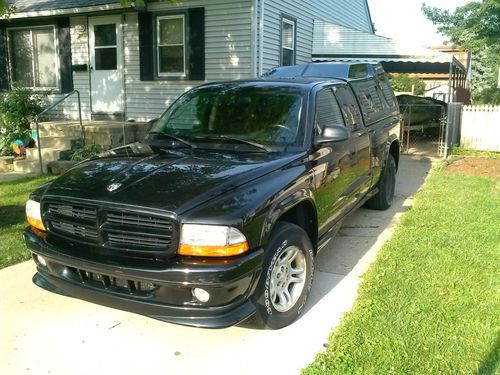 Black 2003 dodge dakota with lee122 camper shell