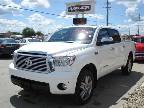 Crew cab pickup 4 wheel drive automatic