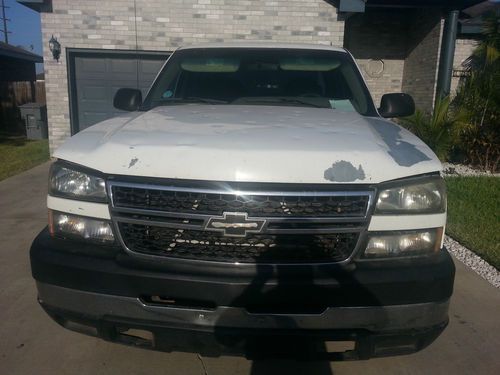 2006 Chevrolet Silverado 2500 HD WT Crew Cab Pickup 4-Door 6.0L 4WD, image 2