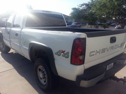 2006 Chevrolet Silverado 2500 HD WT Crew Cab Pickup 4-Door 6.0L 4WD, image 3