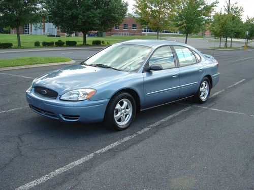 2005 ford taurus, low mileage, very well maintained, automatic transmission, v6