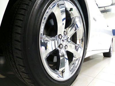 5.7L CD Rear Wheel Drive Power Steering ABS 4-Wheel Disc Brakes Rear Spoiler, image 16