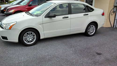 2010 ford focus se sedan 4-door 2.0l